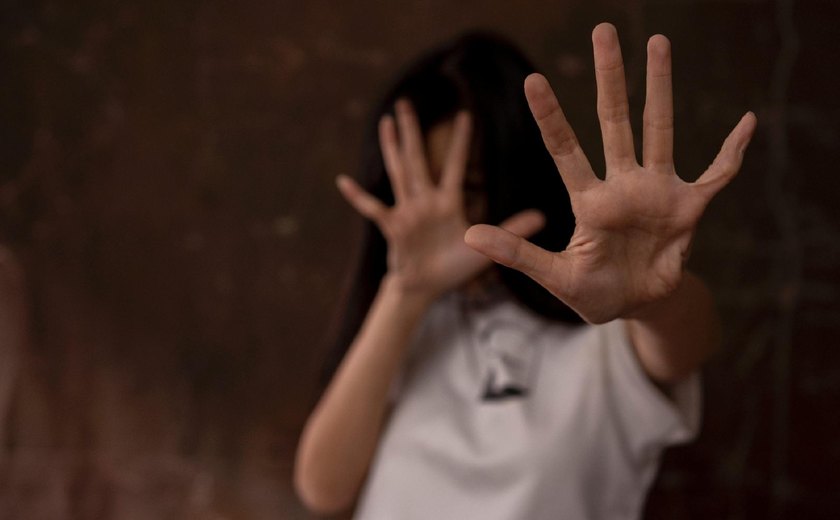 Homem suspeito de estuprar menor é perseguido e espancado por moradores de Ipioca