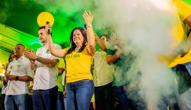 Candidata à reeleição na Barra de Santo Antônio, Lívia Carla realiza grande comício