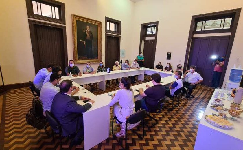 Entidades se reúnem para debater comércio informal em Maceió