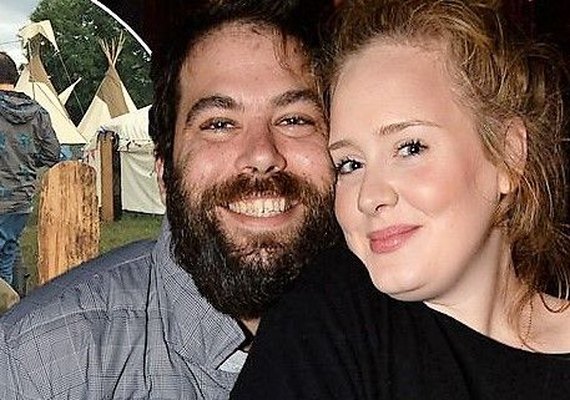 Adele confirma que casou com Simon Konecki