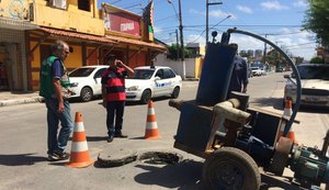 Prefeitura de Maceió fiscaliza transbordo de esgoto no bairro do Poço