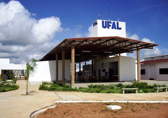 Ufal realiza solenidade de entrega de certificados de excelência acadêmica