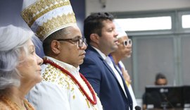 Câmara homenageia Pai Marcos por liderança religiosa e trabalho social em Maceió