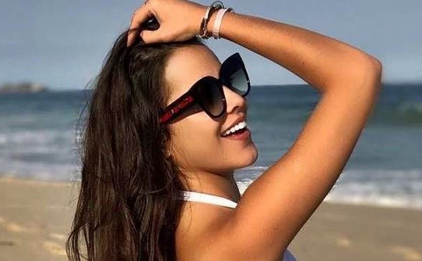 Emilly posa de rica e fã diz que ela já gastou o prêmio da Globo