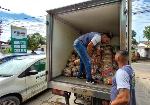 Programa Alimentando Famílias da Prefeitura  transforma vila dos pescadores com entrega de cestas básicas