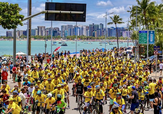 Detran/AL reúne em 1º Passeio Ciclístico mais de mil pessoas por um trânsito seguro
