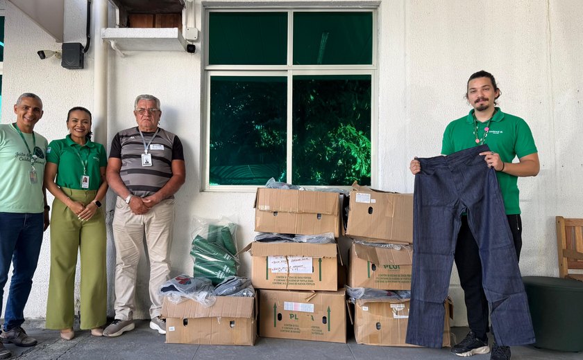 Cooperativa de Maceió doa 260 peças de roupa para instituição beneficente da capital