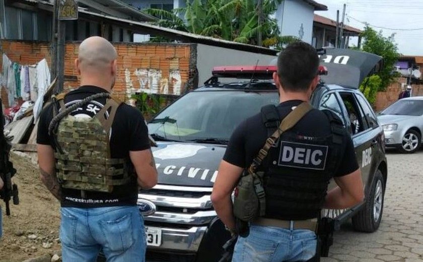Polícia deflagra operação contra organizações criminosas em 7 cidades