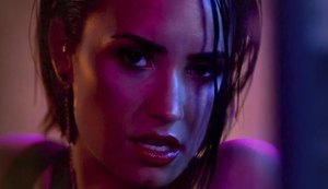 Demi Lovato revela truque que faz quando não se sente bem com seu corpo