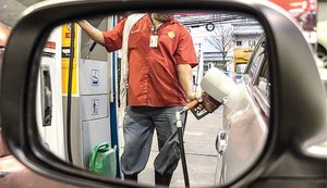 Queda de preço da gasolina nas refinarias pode não chegar ao consumidor