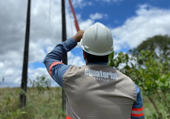 Moradora ameaça técnicos com facão durante inspeção de energia em Arapiraca