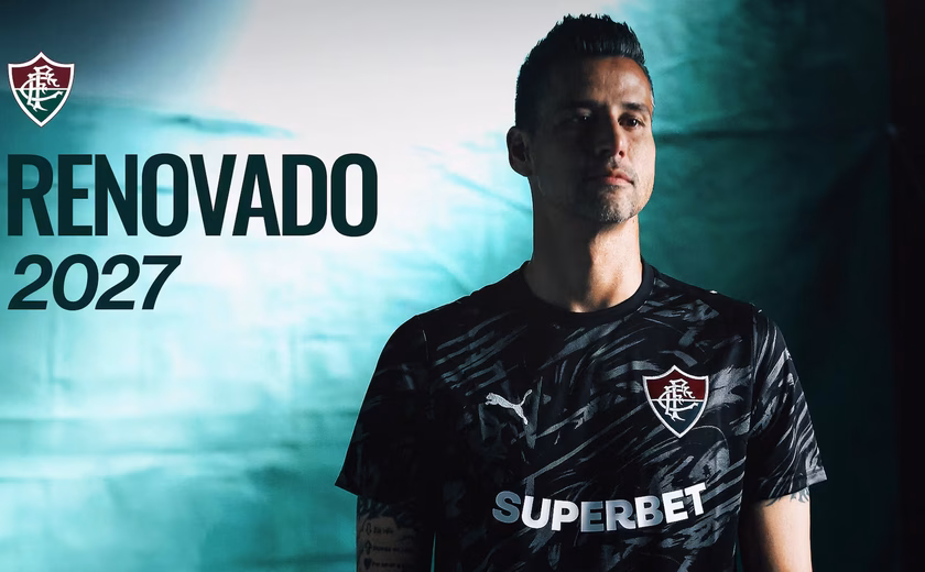 Fluminense renova contrato com o goleiro Fábio, de 45 anos, até o fim de 2027