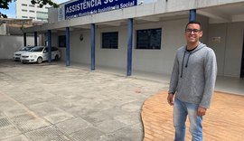 Jovem assistido pela Semas chega à universidade e inspira crianças em risco social