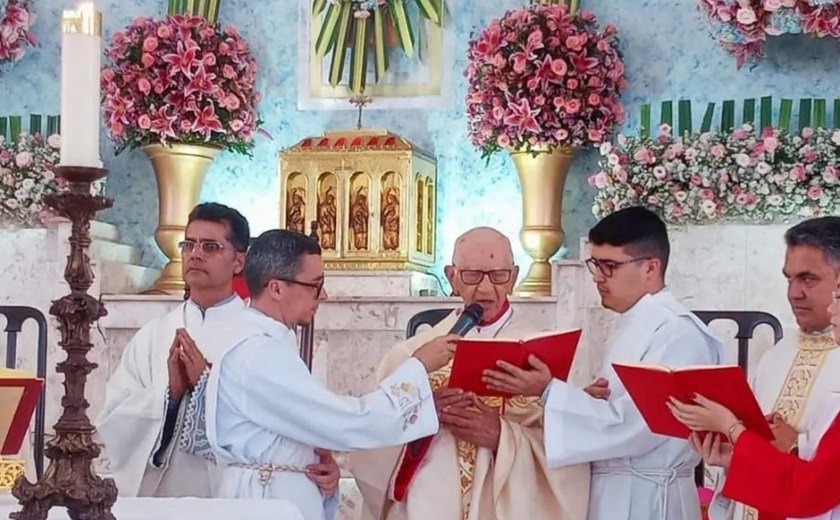 Arrastando multidões, Bispo Bruno Leonardo promove grande culto em Maceió -  Tribuna do Agreste – o portal de Arapiraca e região