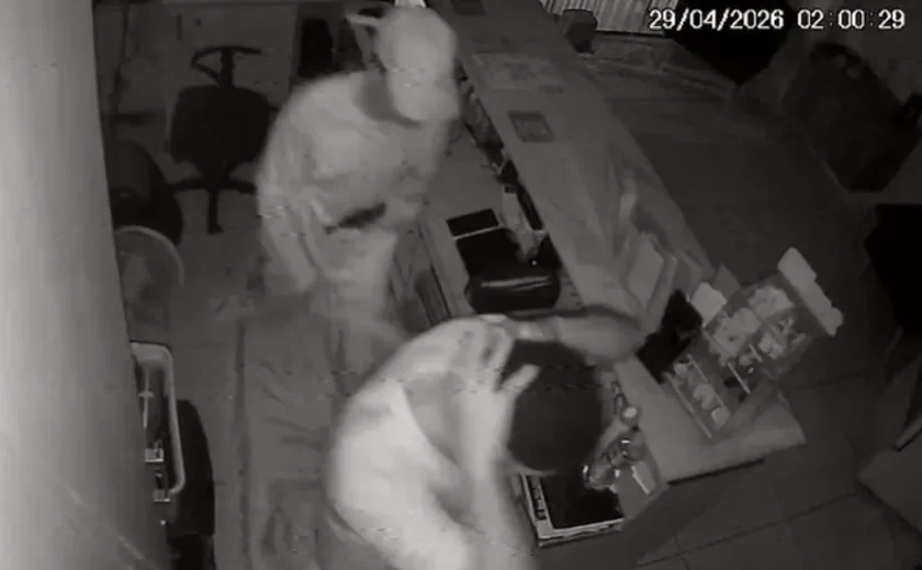 Imagens mostram ação de falsos policiais em pousada de Maceió antes de tiroteio