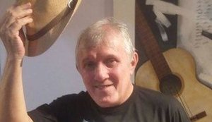 Poeta e ativista político piauiense lança livro em Alagoas