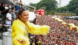 Ivete interrompe show em bloco no Ibira para evitar acidentes: 'Cuidado pra ninguém machucar'
