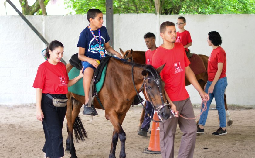Mães atípicas denunciam suspensão de equoterapia