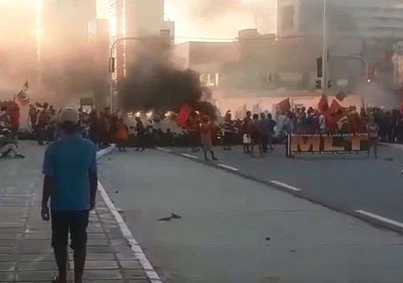 Homem que atirou e furou bloqueio durante protesto de movimentos sociais é preso