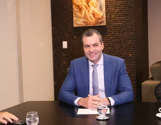 Desembargador Carlos Cavalcanti recebe nova diretoria da Almagis