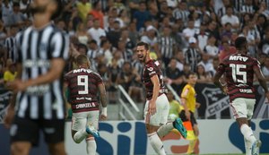Flamengo goleia o Ceará no Castelão lotado e assume a liderança do Brasileirão