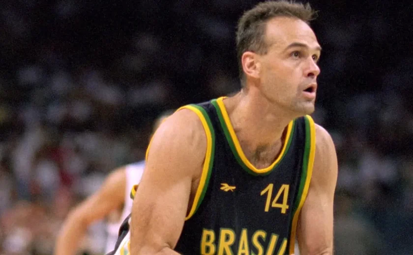 Oscar Schmidt é internado às pressas em São Paulo após mal-estar