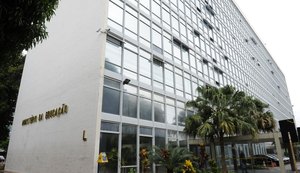 Ministério da Educação suspende criação de cursos de medicina por cinco anos