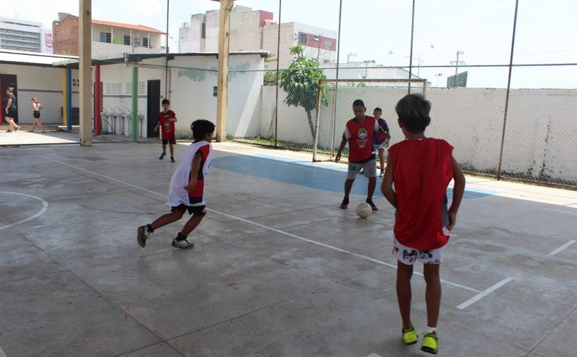 Educação dobra números de escolas com portas abertas aos fins de semana