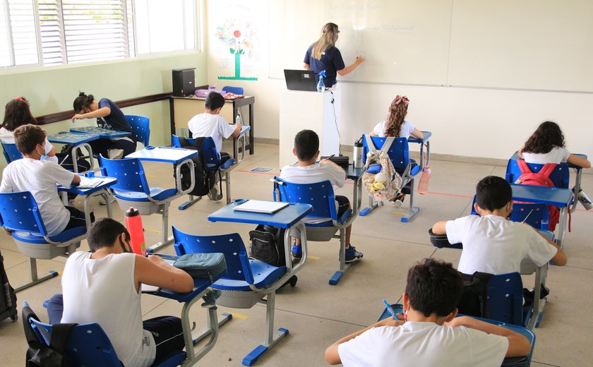 Escolas particulares preparam reajustes para 2026