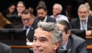 Rafael Brito defende a valorização da educação e aprova pagamento do piso a professores temporários