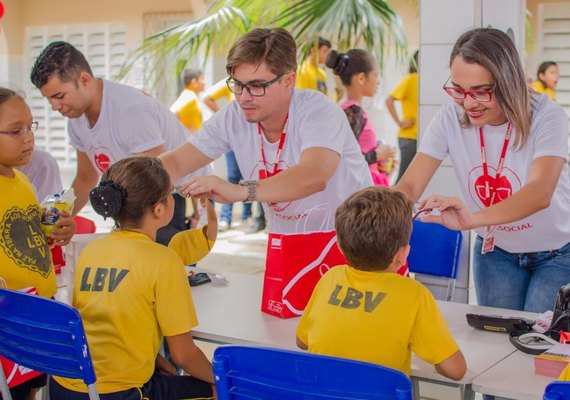 Projeto Diniz Social Alagoas faz doação de óculos para crianças atendidas pela LBV