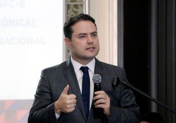 Governo de Alagoas investe R$ 2,8 mi e entrega 15 novas ambulâncias nesta terça