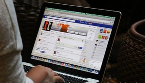 Pesquisa diz que aplicativos de ciclo menstrual enviam dados íntimos para o Facebook