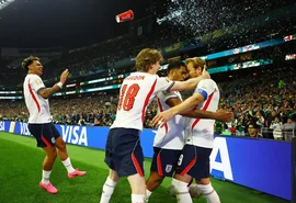 Com um a menos, Inglaterra derruba México no Azteca e segue na Copa