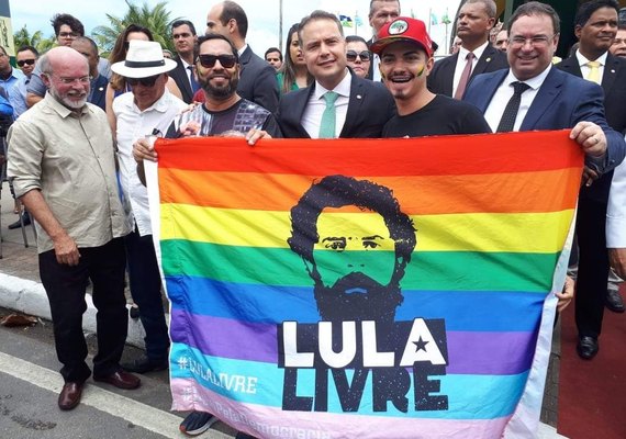 Governador e vice aderem à campanha Lula Livre em desfile da Independência