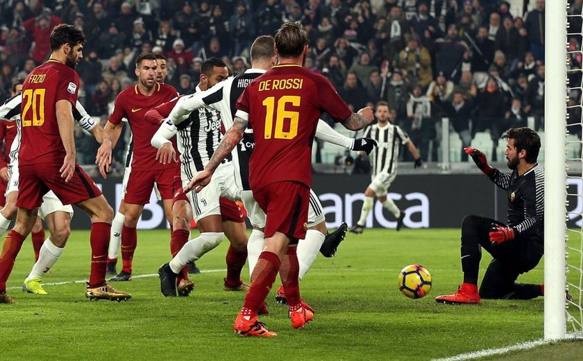 Alisson pega quase tudo e Juventus vence jogão contra a Roma