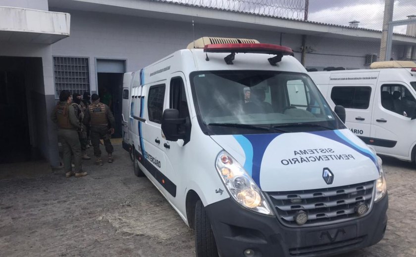 Policiais penais transferem 72 presos da Casa de Custódia de Arapiraca