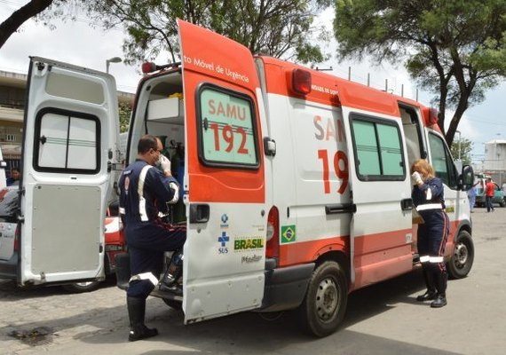 Samu atende vítima de capotamento em São Luís do Quitunde
