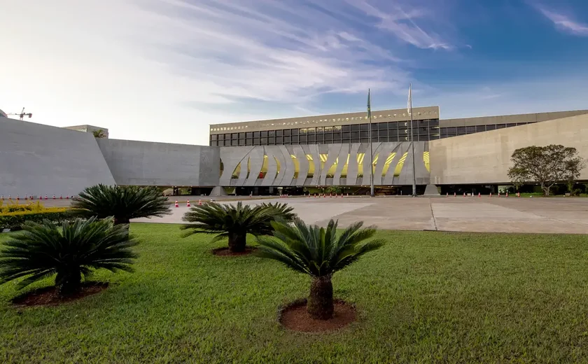 STJ afasta cautelarmente ministro acusado de importunação sexual