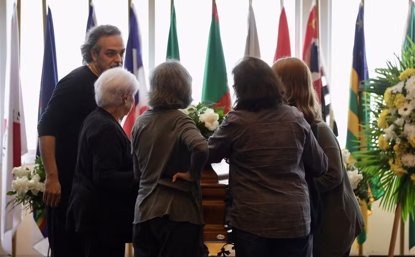 Corpo do escritor Luis Fernando Verissimo é velado na Assembleia Legislativa, em Porto Alegre