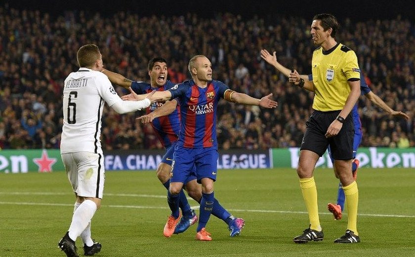 Uefa estuda punições para árbitro de Barcelona e Paris Saint-Germain