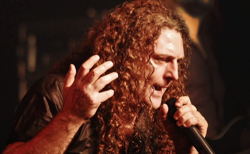 Angra anuncia saída do vocalista Fabio Lione após 13 anos