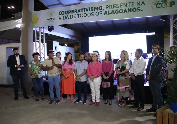 Feira Coop inicia com grande público na orla de Maceió