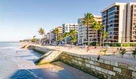 Mais de 14 mil blocos de concreto já foram usados nas obras de contenção do mar