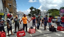 Entregadores de aplicativo fazem protesto contra o aumento da gasolina em Maceió