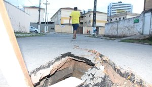 Equipe começa a investigar rachaduras em ruas no Pinheiro na segunda-feira