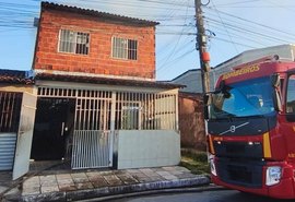 Bombeiros controlam princípio de incêndio em residência no Conjunto Village Campestre