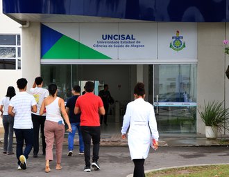 Situação de 158 alunos da Uncisal continua indefinida