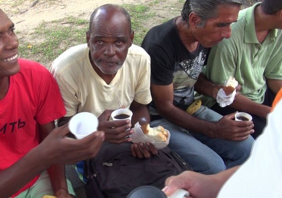 Número de moradores de rua com curso superior cresce 75% em 1 ano no RJ