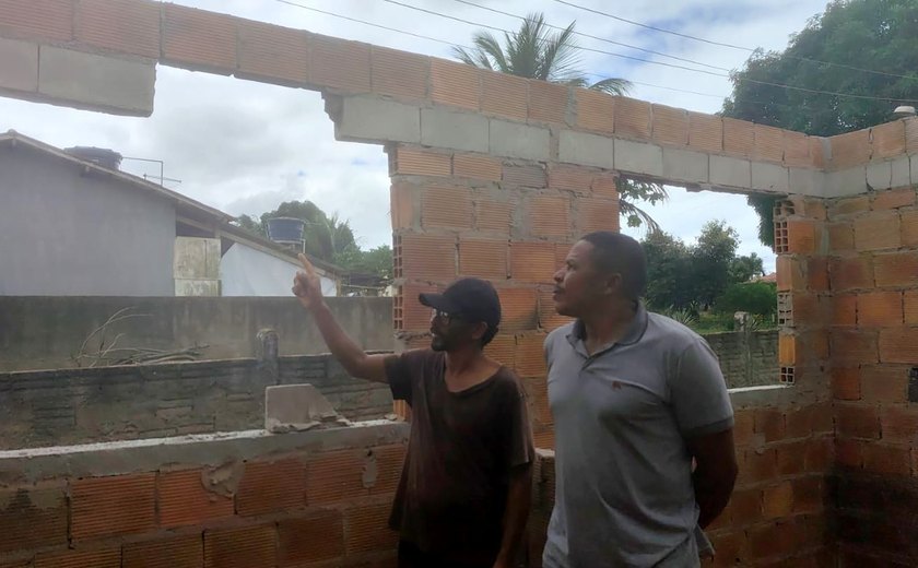 Comunidade do Carrasco cobra entrega de casas